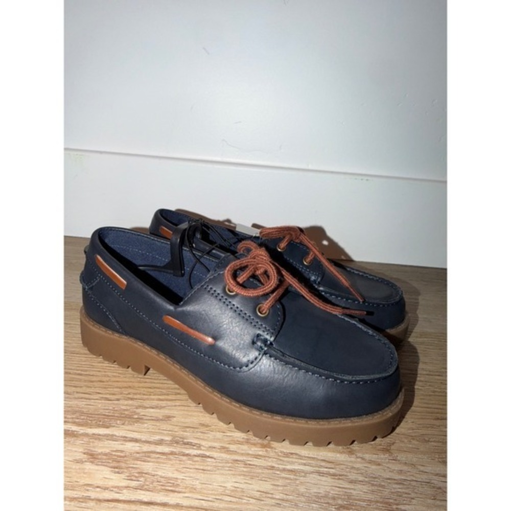 Boy lace up boat shoes size 2
